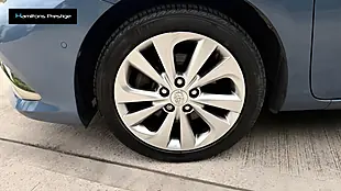 Used 2018 Toyota Auris Excel Blue - Interior and Exterior details 14