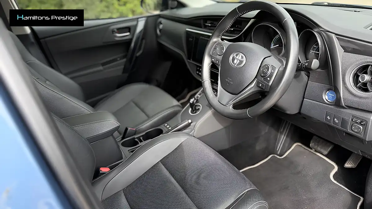 Used 2018 Toyota Auris Excel Blue - Interior and Exterior details 15