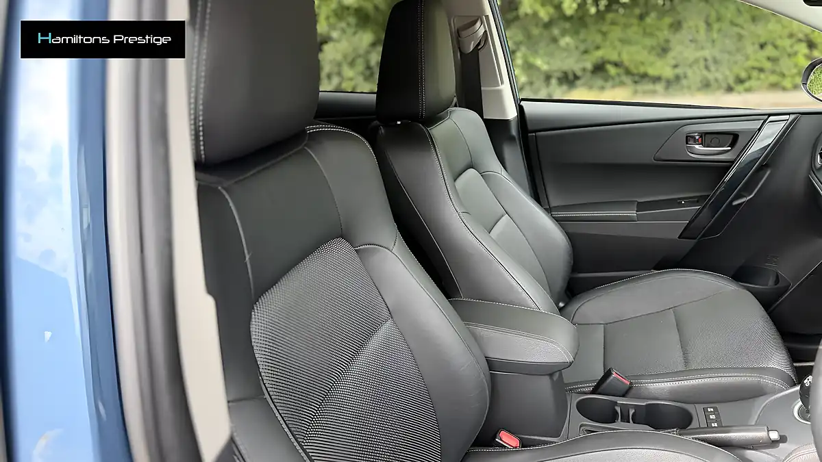 Used 2018 Toyota Auris Excel Blue - Interior and Exterior details 16