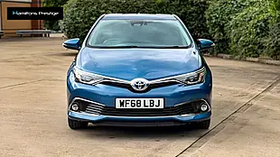 Used 2018 Toyota Auris Excel Blue - Interior and Exterior details 6
