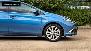 Used 2018 Toyota Auris Excel Blue - Interior and Exterior details 9