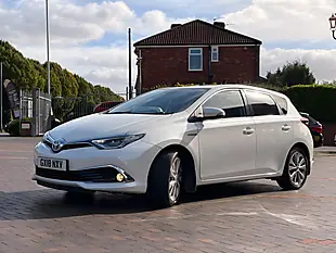 Used 2018 Toyota Auris Excel White - Interior and Exterior details 10
