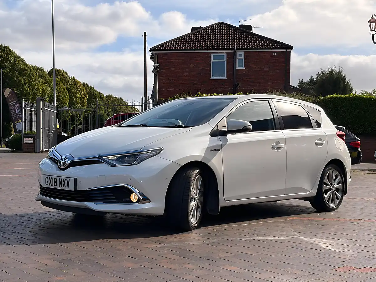 Used 2018 Toyota Auris Excel White - Interior and Exterior details 10
