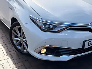 Used 2018 Toyota Auris Excel White - Interior and Exterior details 12