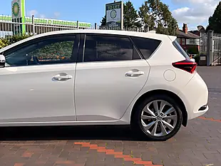 Used 2018 Toyota Auris Excel White - Interior and Exterior details 13