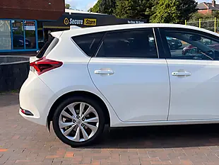 Used 2018 Toyota Auris Excel White - Interior and Exterior details 14