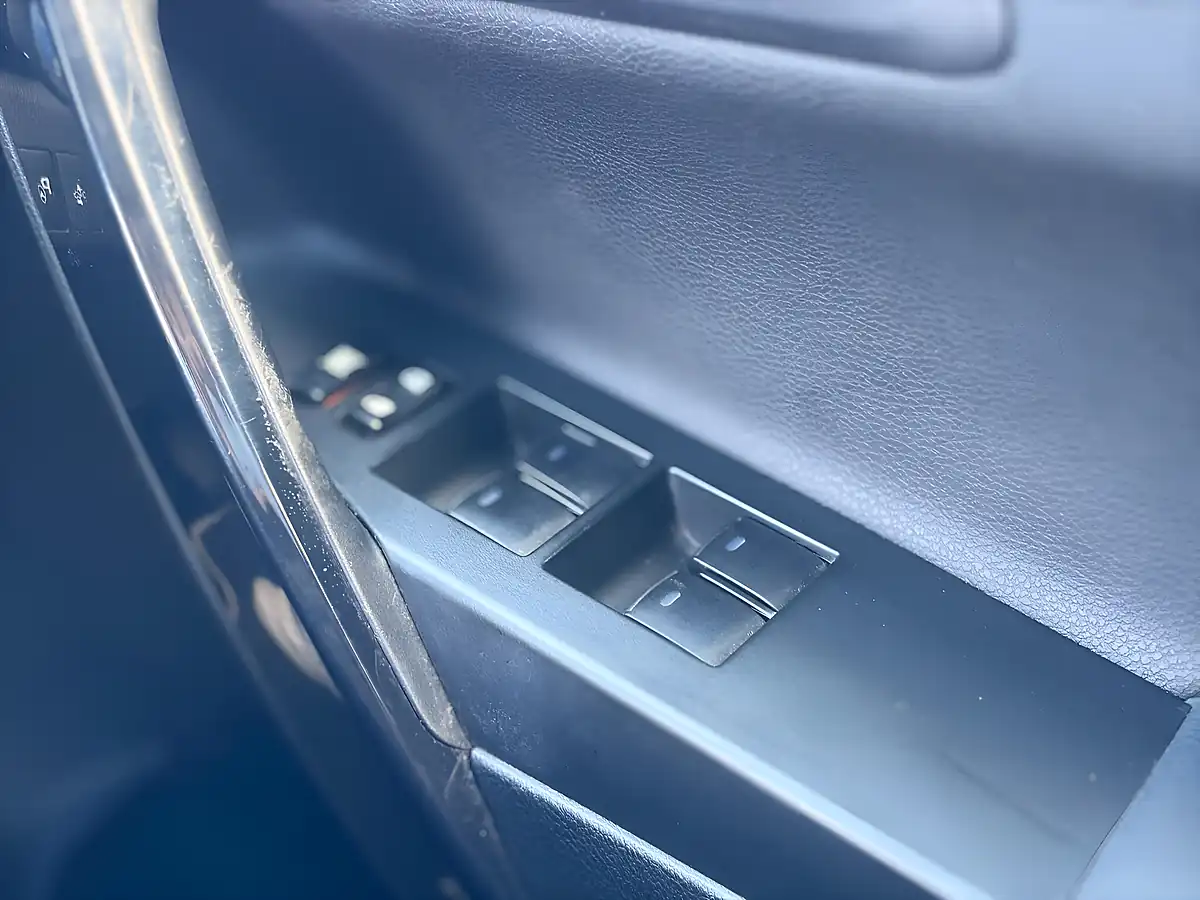 Used 2018 Toyota Auris Excel White - Interior and Exterior details 17