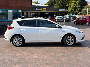 Used 2018 Toyota Auris Excel White - Interior and Exterior details 5