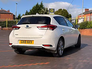 Used 2018 Toyota Auris Excel White - Interior and Exterior details 6