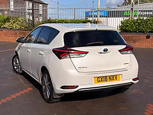 Used 2018 Toyota Auris Excel White - Interior and Exterior details 9