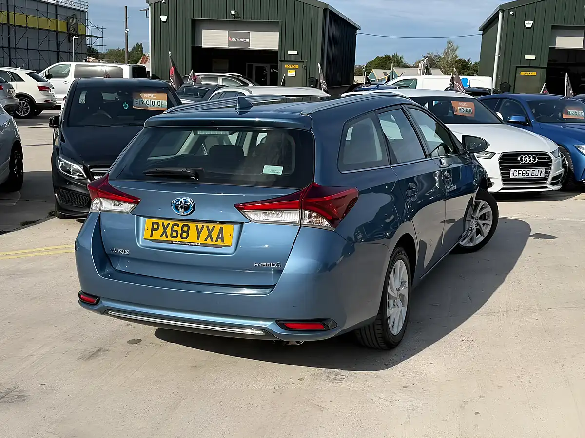 Used 2018 Toyota Auris Icon Tech Touring Sports Blue - Interior and Exterior details 10