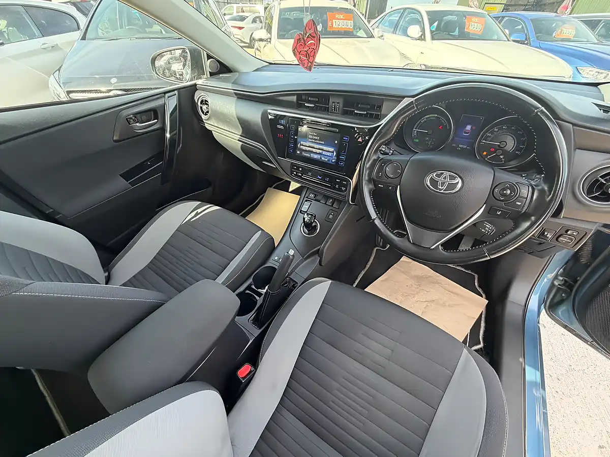 Used 2018 Toyota Auris Icon Tech Touring Sports Blue - Interior and Exterior details 12