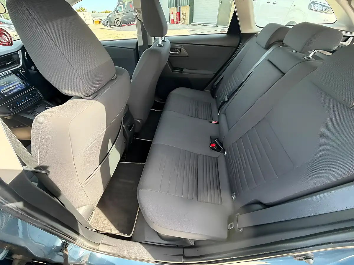 Used 2018 Toyota Auris Icon Tech Touring Sports Blue - Interior and Exterior details 16