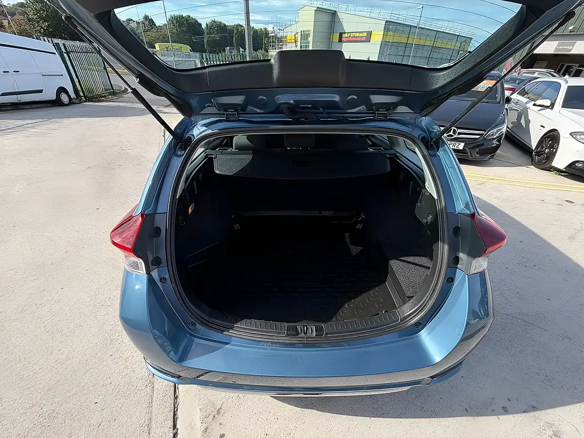Used 2018 Toyota Auris Icon Tech Touring Sports Blue - Interior and Exterior details 18