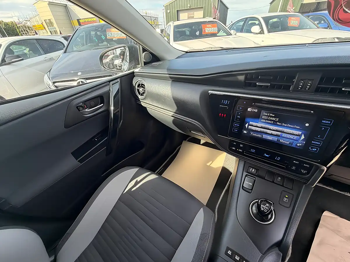 Used 2018 Toyota Auris Icon Tech Touring Sports Blue - Interior and Exterior details 19