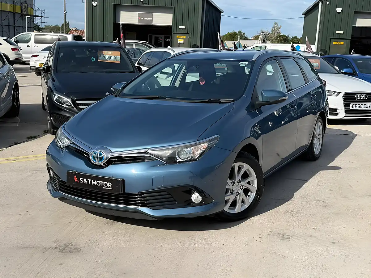 Used 2018 Toyota Auris Icon Tech Touring Sports Blue - Interior and Exterior details 4