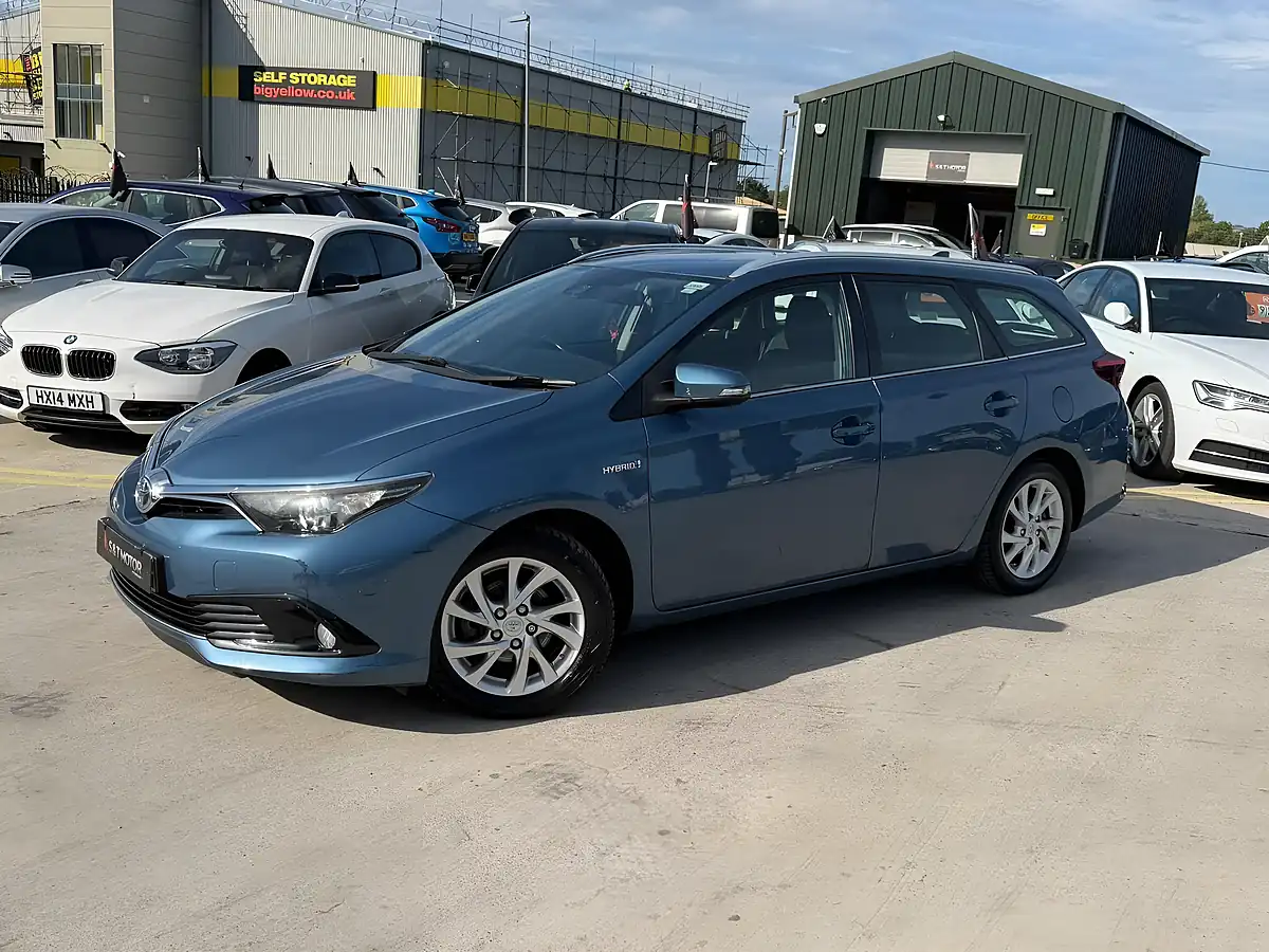 Used 2018 Toyota Auris Icon Tech Touring Sports Blue - Interior and Exterior details 6