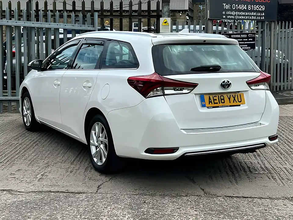 Used 2018 Toyota Auris Icon Tech Touring Sports White - Interior and Exterior details 12