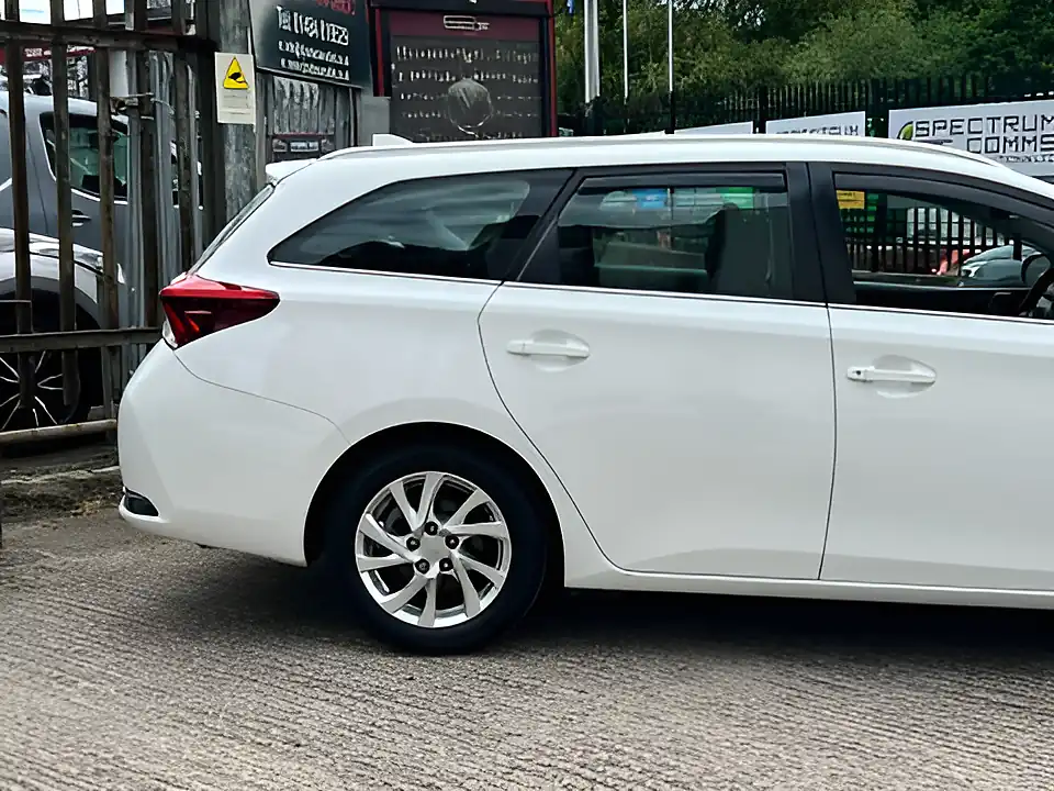 Used 2018 Toyota Auris Icon Tech Touring Sports White - Interior and Exterior details 14