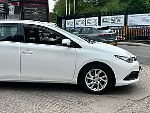 Used 2018 Toyota Auris Icon Tech Touring Sports White - Interior and Exterior details 15