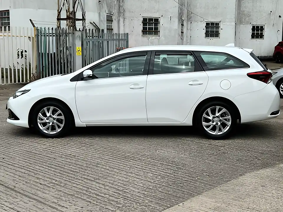 Used 2018 Toyota Auris Icon Tech Touring Sports White - Interior and Exterior details 17