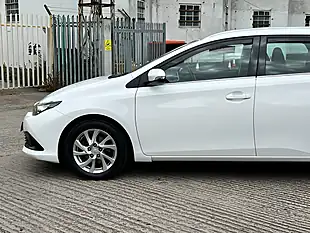 Used 2018 Toyota Auris Icon Tech Touring Sports White - Interior and Exterior details 18
