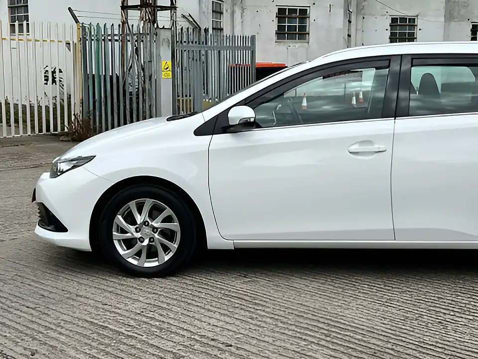 Used 2018 Toyota Auris Icon Tech Touring Sports White - Interior and Exterior details 18