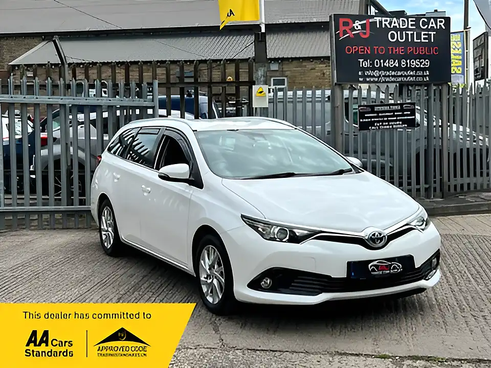 Used 2018 Toyota Auris Icon Tech Touring Sports White - Interior and Exterior details 2