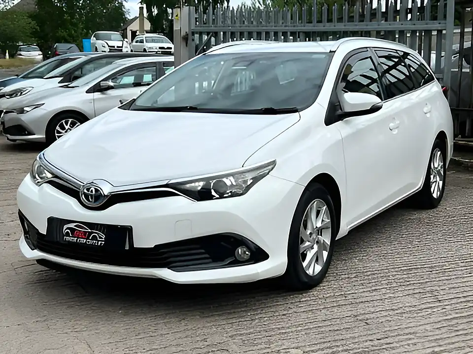 Used 2018 Toyota Auris Icon Tech Touring Sports White - Interior and Exterior details 4