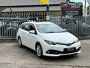 Used 2018 Toyota Auris Icon Tech Touring Sports White - Interior and Exterior details 6