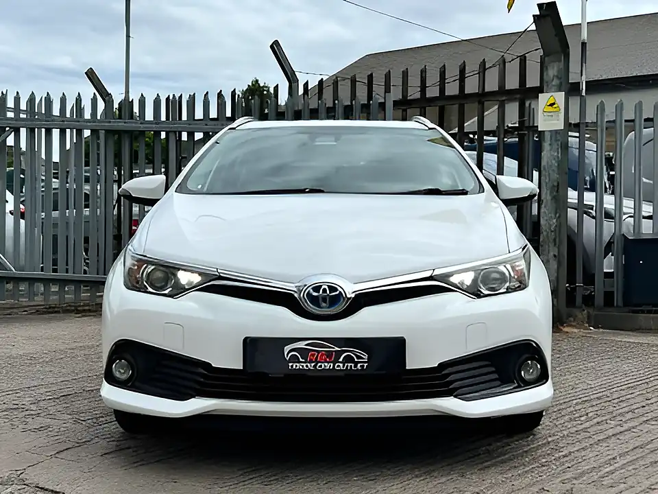 Used 2018 Toyota Auris Icon Tech Touring Sports White - Interior and Exterior details 8