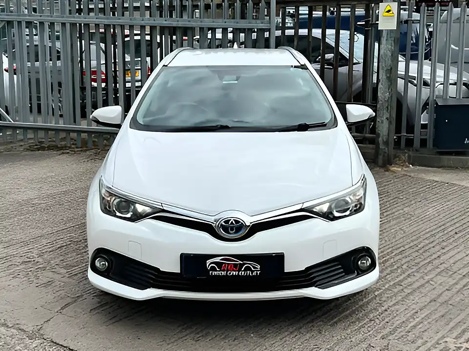 Used 2018 Toyota Auris Icon Tech Touring Sports White - Interior and Exterior details 9