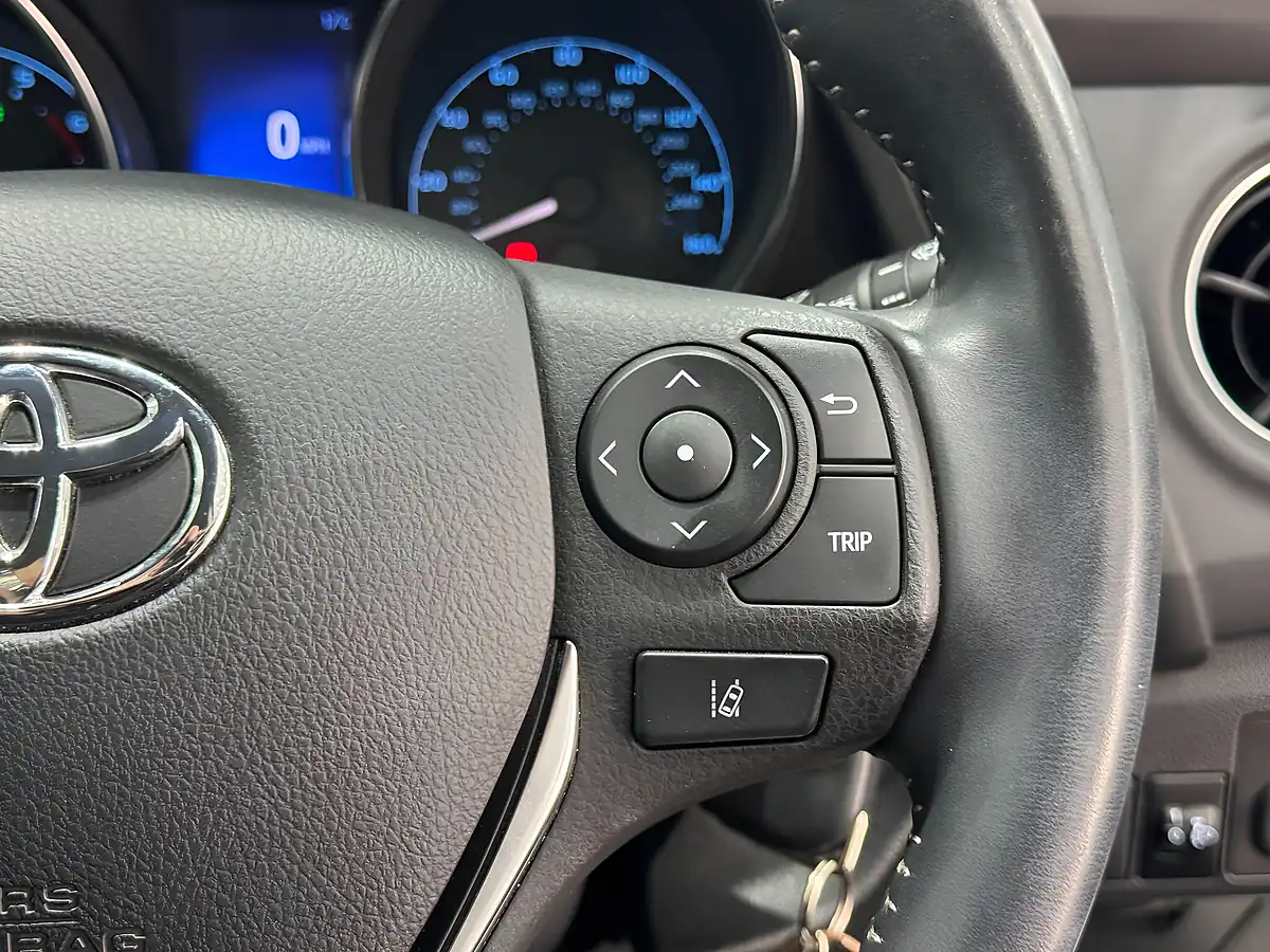 Used 2018 Toyota Auris Icon White - Interior and Exterior details 14