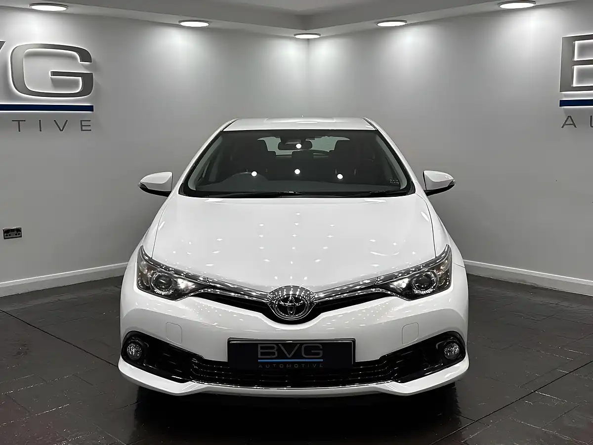 Used 2018 Toyota Auris Icon White - Interior and Exterior details 4