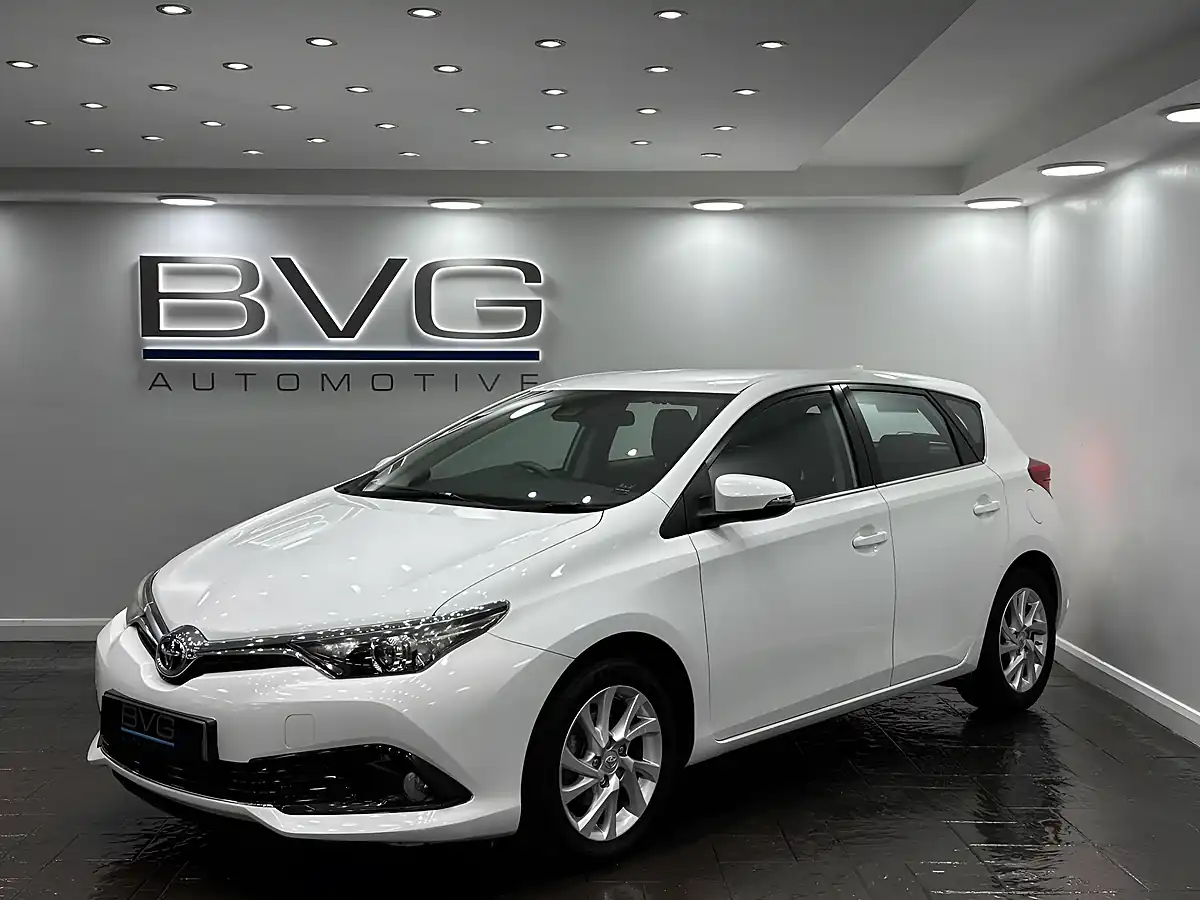 Used 2018 Toyota Auris Icon White - Interior and Exterior details 5