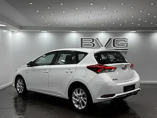 Used 2018 Toyota Auris Icon White - Interior and Exterior details 8
