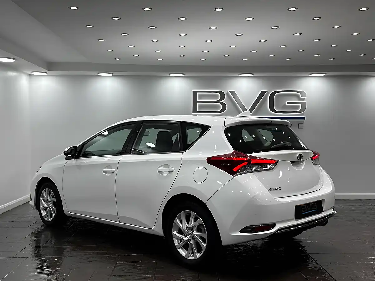 Used 2018 Toyota Auris Icon White - Interior and Exterior details 8