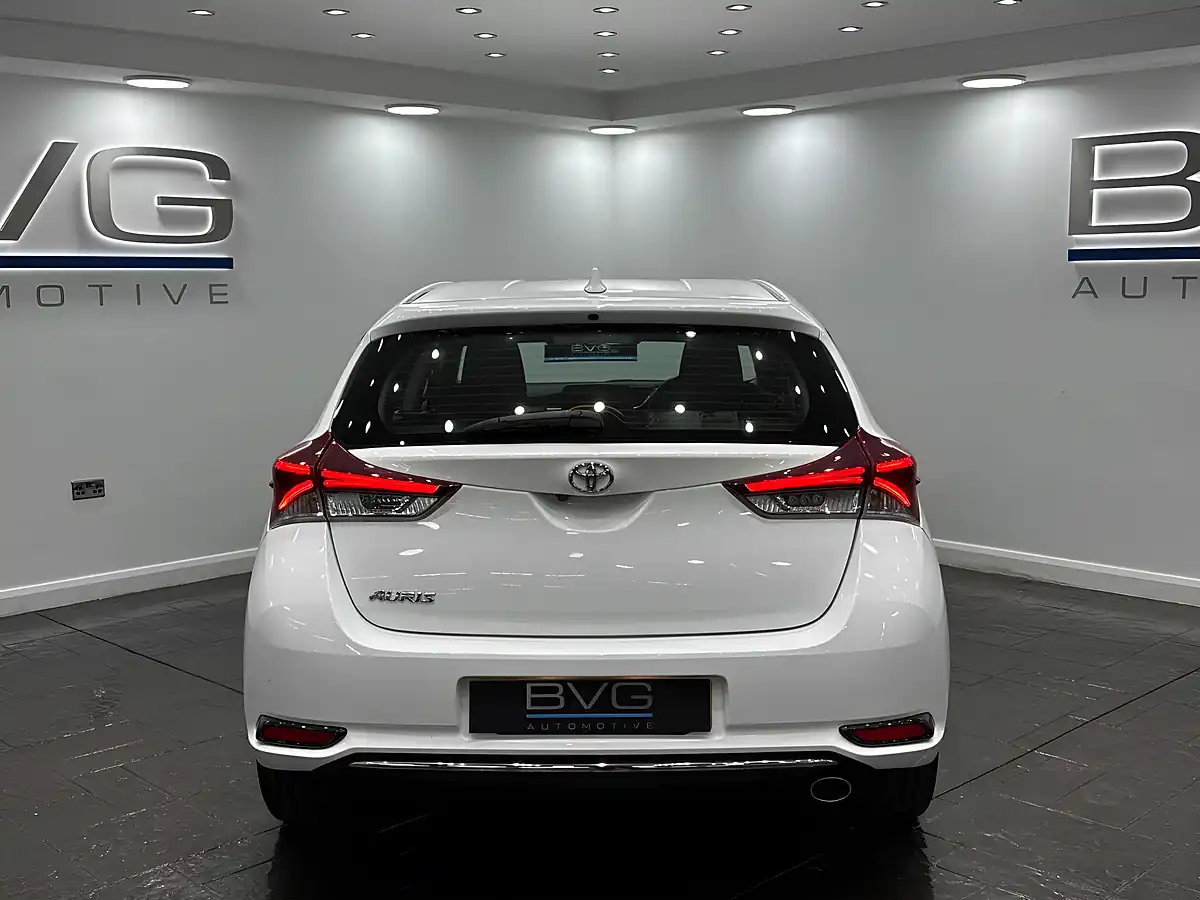 Used 2018 Toyota Auris Icon White - Interior and Exterior details 9