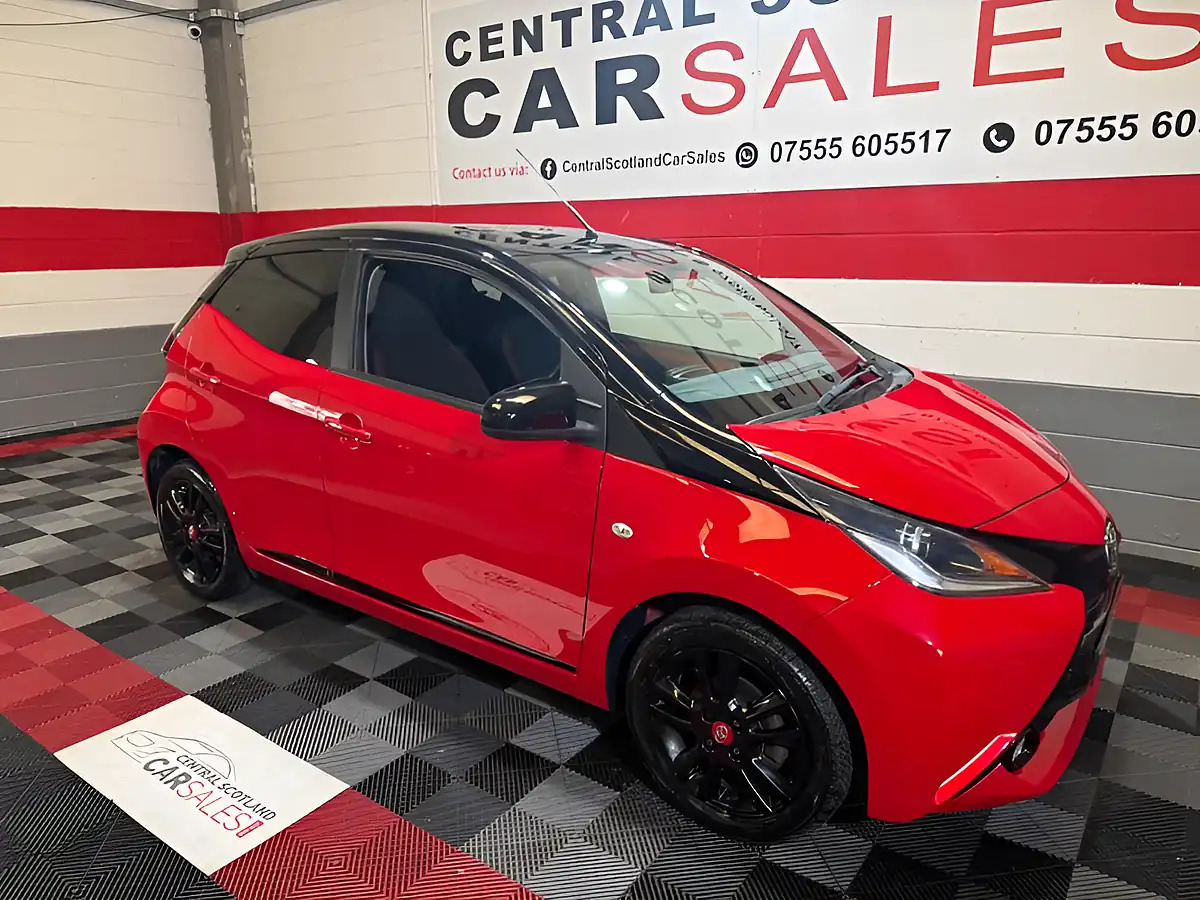 Used 2018 Toyota Aygo X-Cite 4 Red - Front View