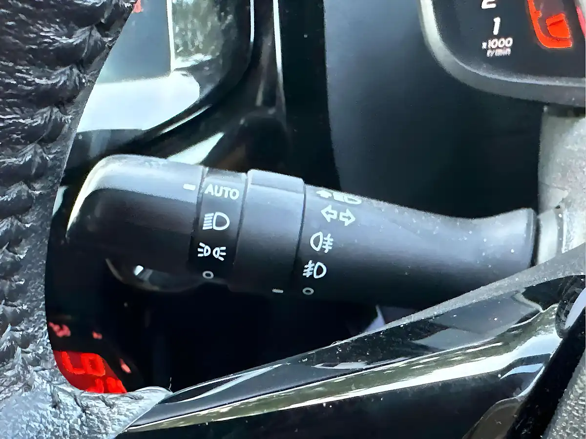 Used 2018 Toyota Aygo X-Cite Purple - Interior and Exterior details 14