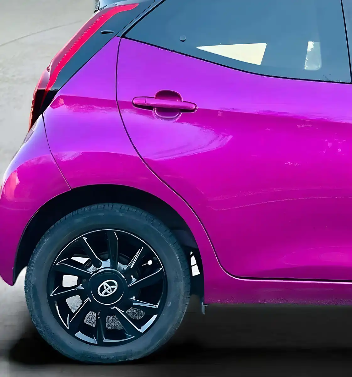 Used 2018 Toyota Aygo X-Cite Purple - Interior and Exterior details 17