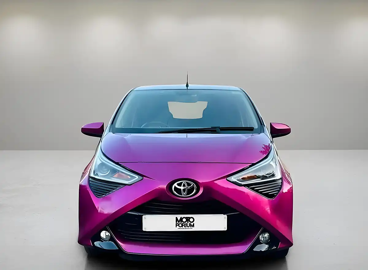 Used 2018 Toyota Aygo X-Cite Purple - Interior and Exterior details 8