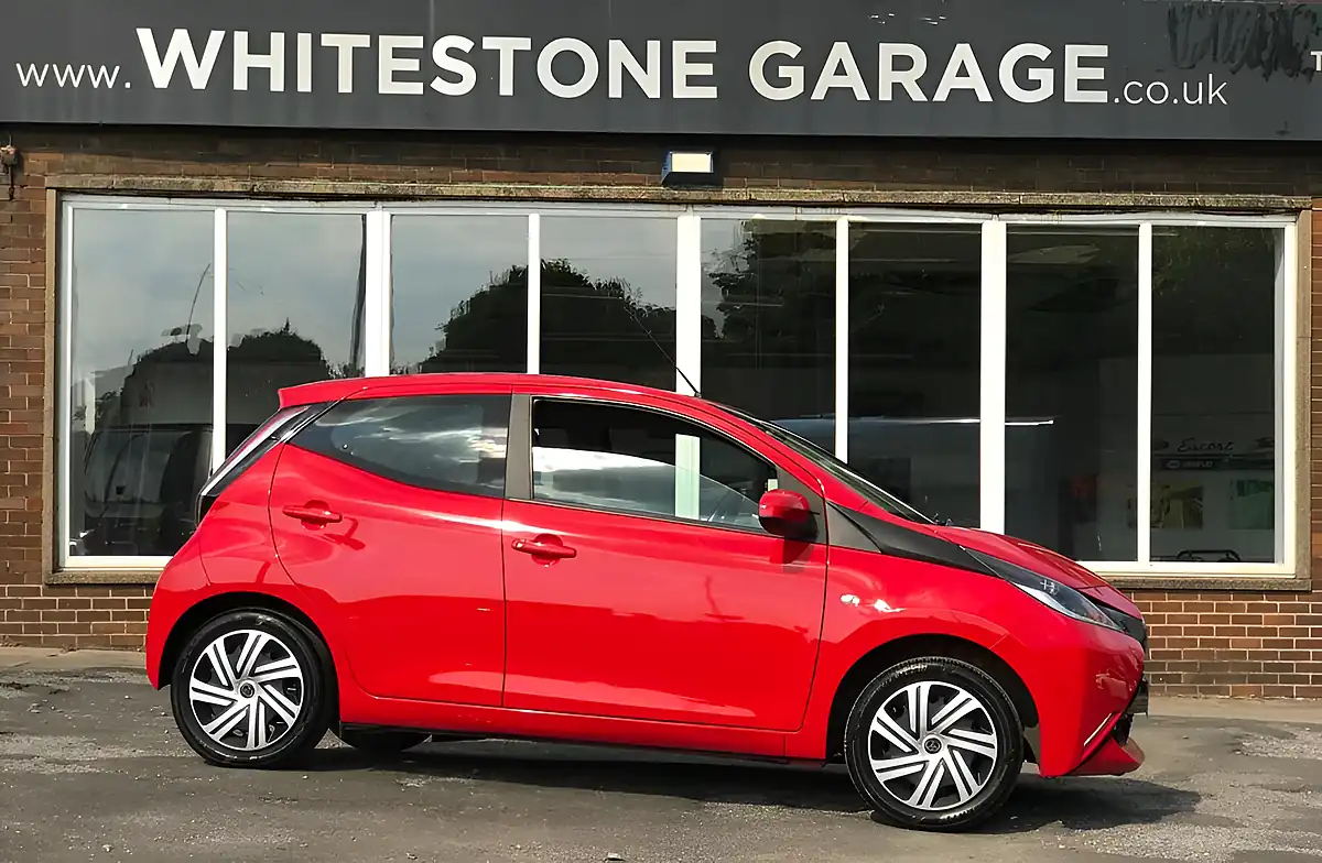Used 2018 Toyota Aygo X-Play Red - Interior and Exterior details 3