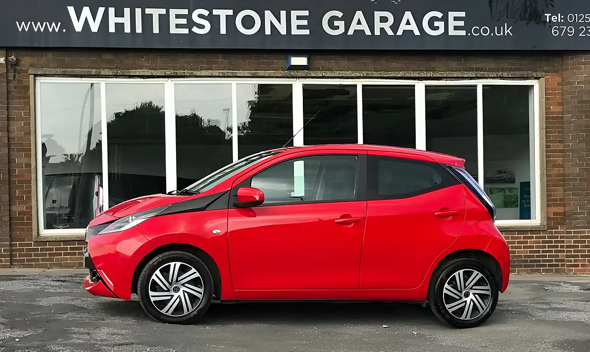 Used 2018 Toyota Aygo X-Play Red - Interior and Exterior details 4