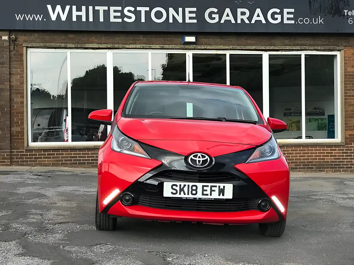 Used 2018 Toyota Aygo X-Play Red - Interior and Exterior details 7