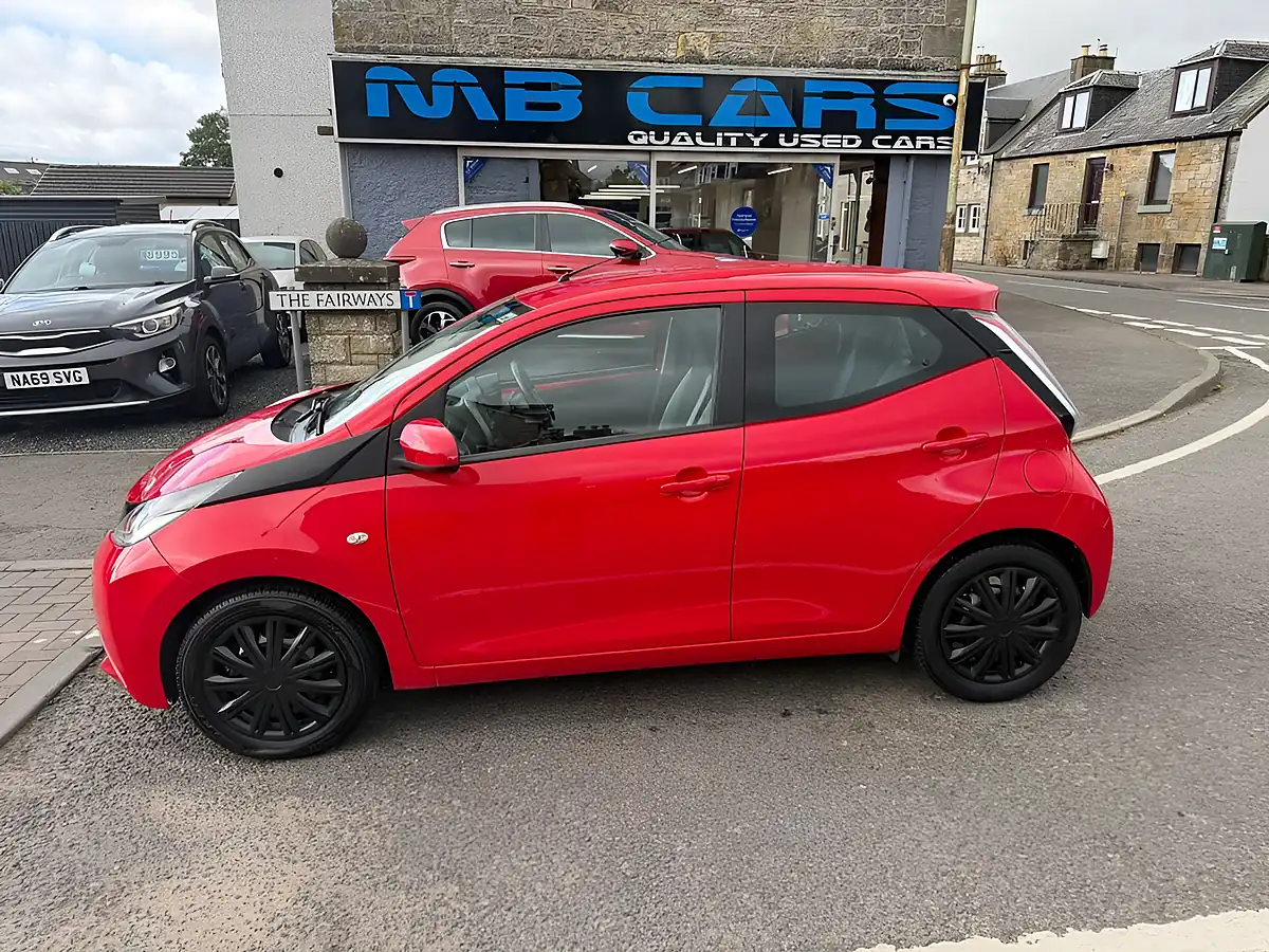 Used 2018 Toyota Aygo X-Play Red - Front View