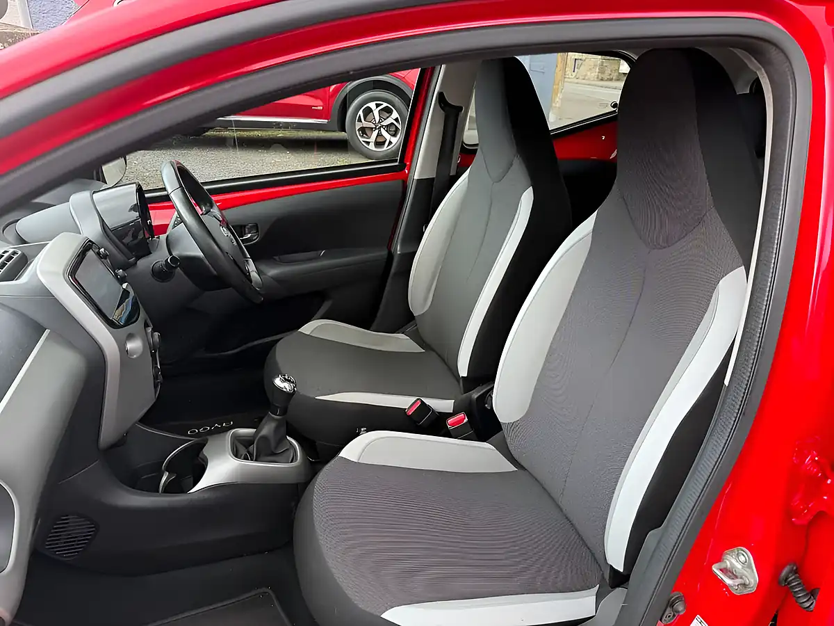 Used 2018 Toyota Aygo X-Play Red - Interior and Exterior details 10