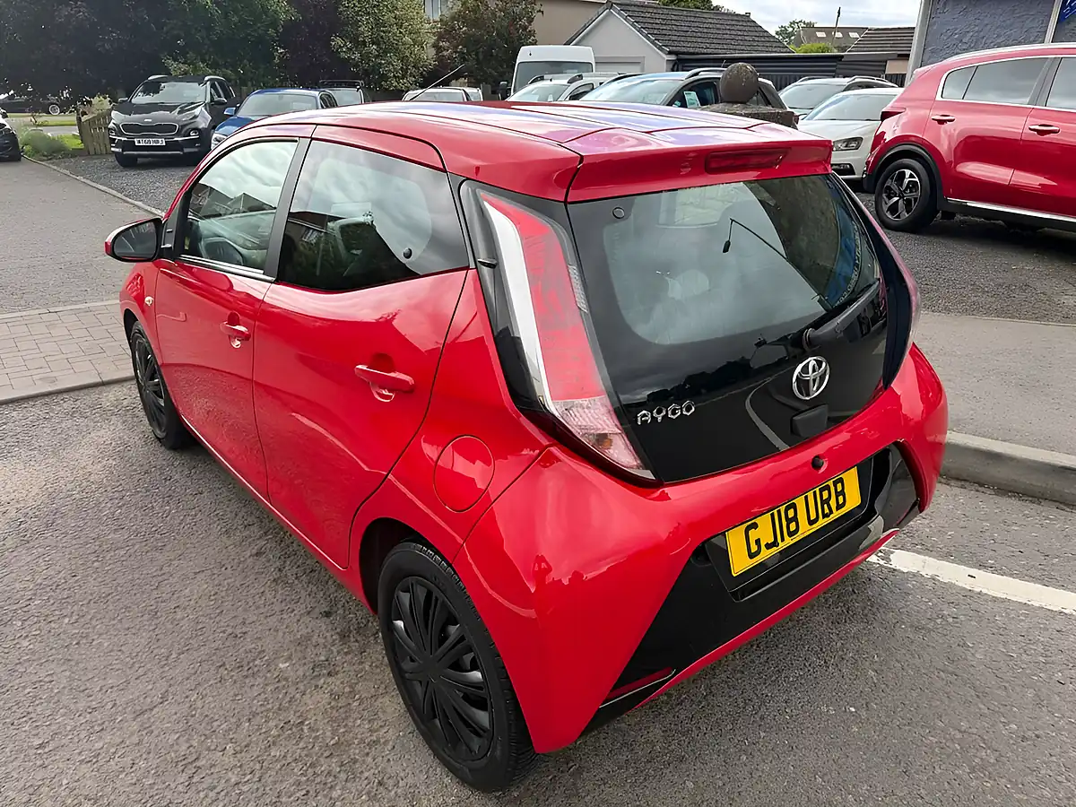 Used 2018 Toyota Aygo X-Play Red - Interior and Exterior details 3