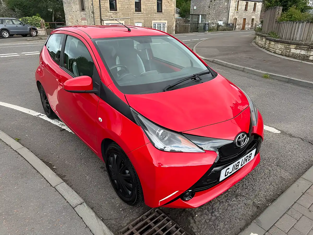 Used 2018 Toyota Aygo X-Play Red - Interior and Exterior details 4