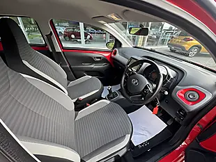 Used 2018 Toyota Aygo X-Play Red - Interior and Exterior details 12